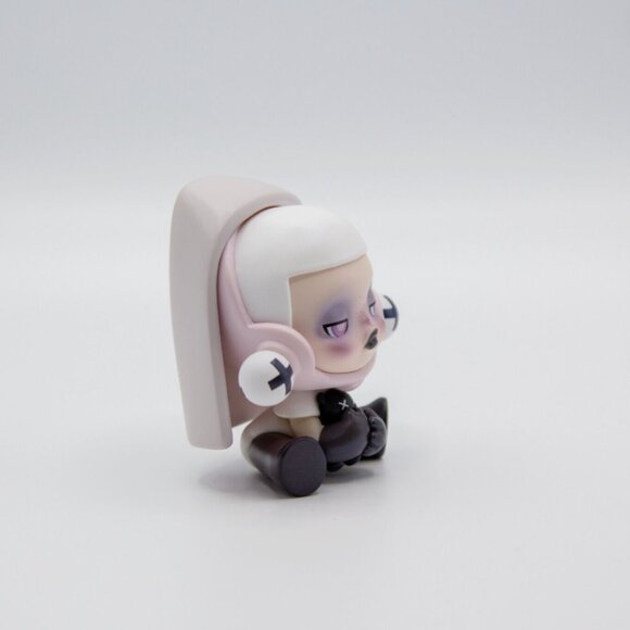 Popmart Skullpanda Ancient Castle Series: The Nurse - Picture 6 of 8